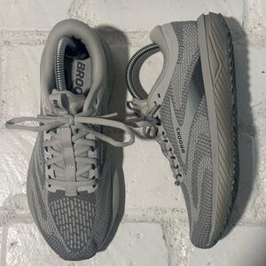 Brooks Revel 7 Running shoes, Women’s size 8.5, Gray